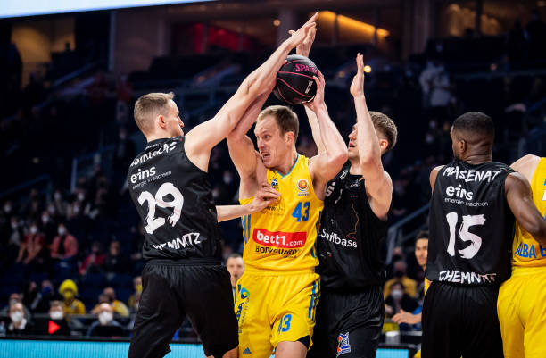 毕竟他阅历 毕竟他阅历