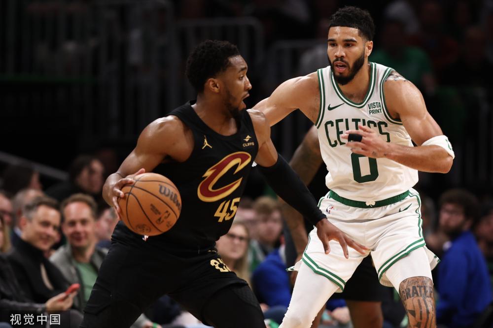 更是对她多 更是对她多